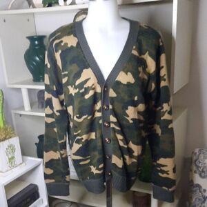 UNIONBAY Women's Green and Tan Camouflage Cardigan